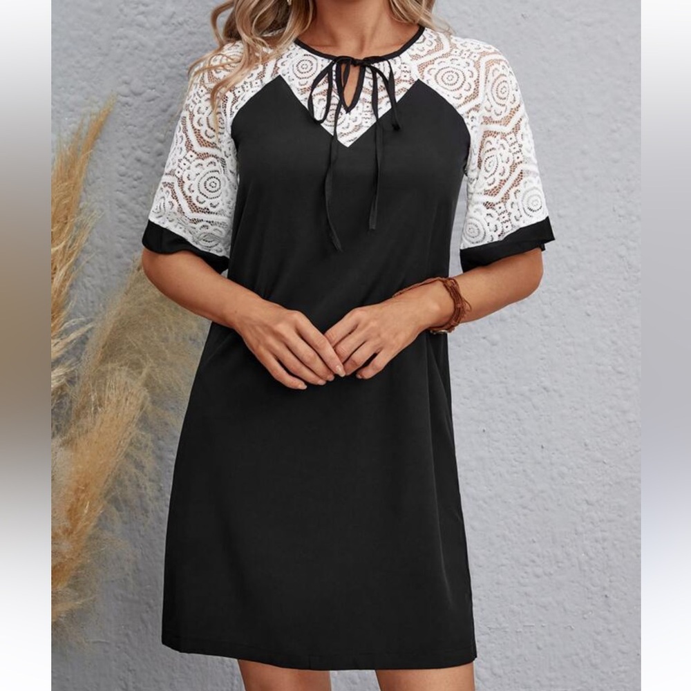 Emery Rose Black and White Lace Sleeve Dress size M